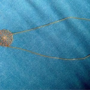 Gold necklace with pendant